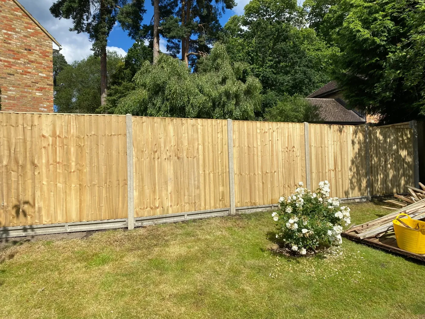 Replacement garden fencing in Hampshire